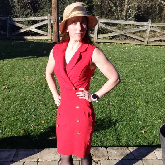 Chic Red Double-Breasted Midi Dress - Picture 2 of 14